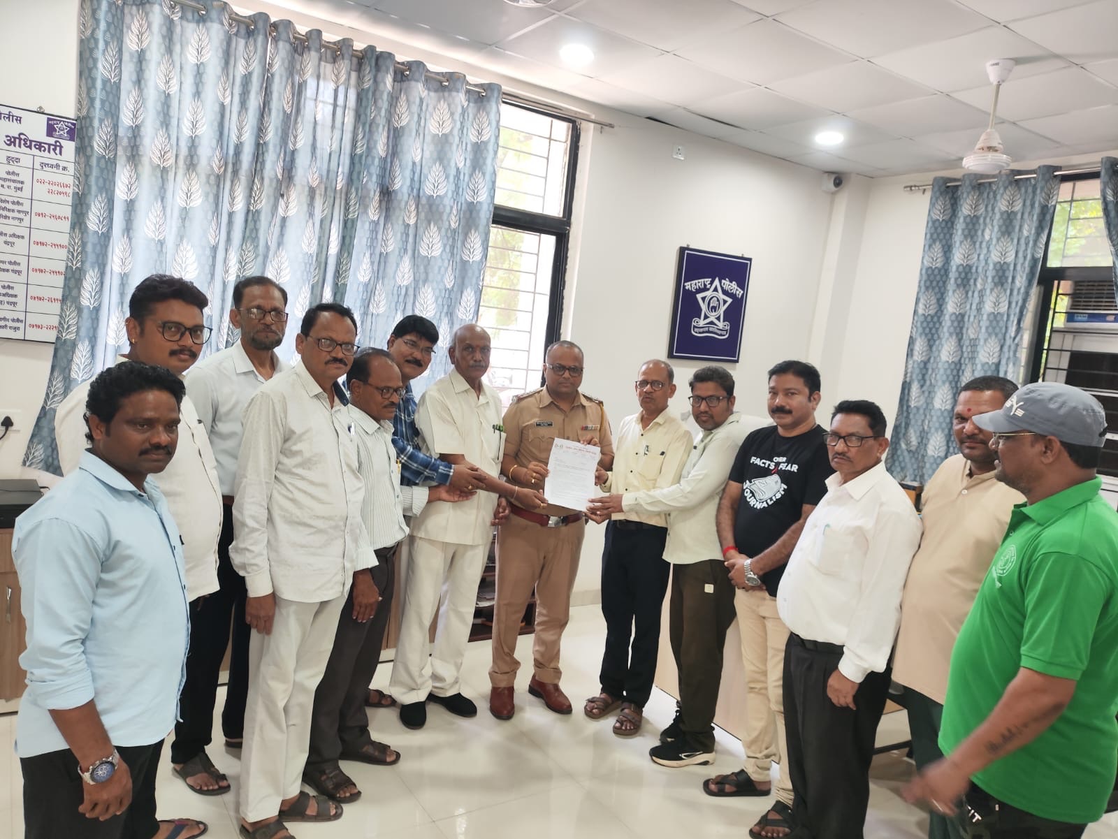खासदार संजय दिना पाटील यांच्या पत्रकारांबाबत अपमानास्पद वक्तव्याचा तीव्र निषेध व्हाॅईस ऑफ मिडियाचे राजुरा येथे धरणे व निवेदन देऊन कठोर कारवाईची मागणी