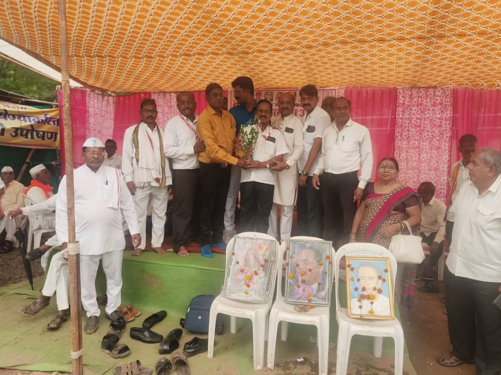 पत्रकार संजीव भांबोरे यांची मीडिया अधिकार मंच भारत च्या राष्ट्रीय उपाध्यक्षपदी निवड झाल्याबद्दल पत्रकार डी .जी .रंगारी यांच्या हस्ते सत्कार