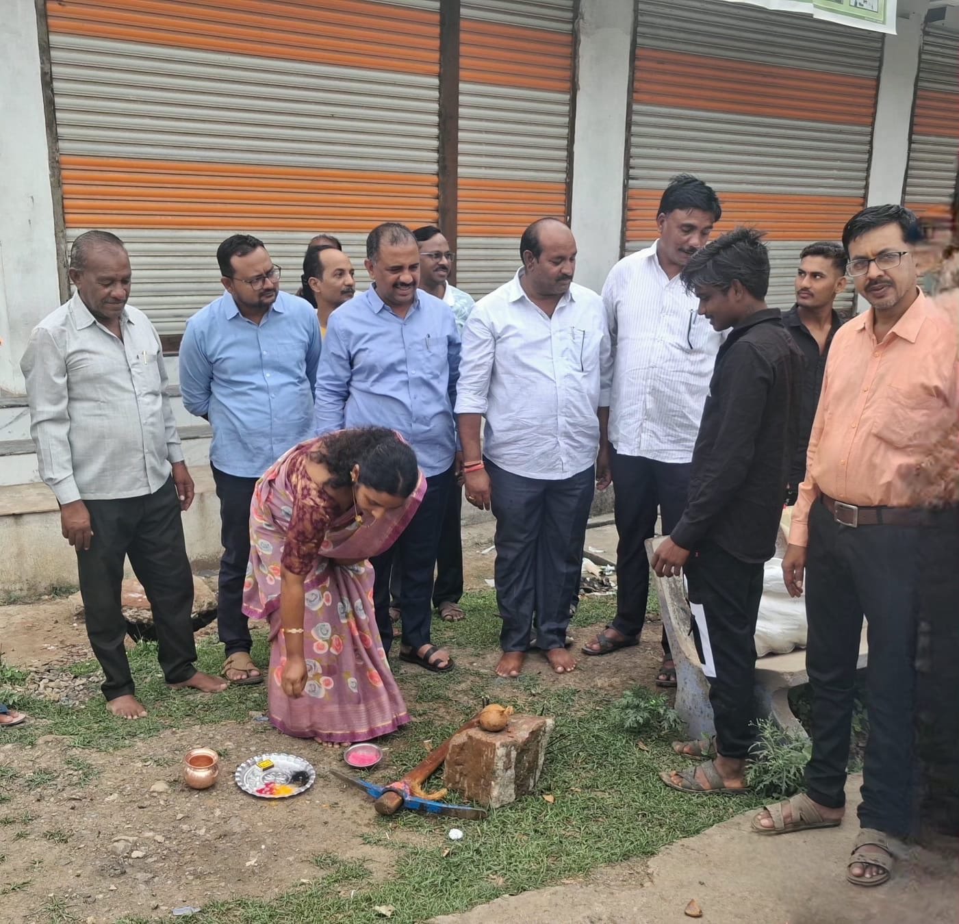 नगरसेविका सारिका डोरलीकर यांच्या सततच्या पाठपुराव्यामुळे गडचांदुरात विविध विकास कामाचे भूमिपूजन