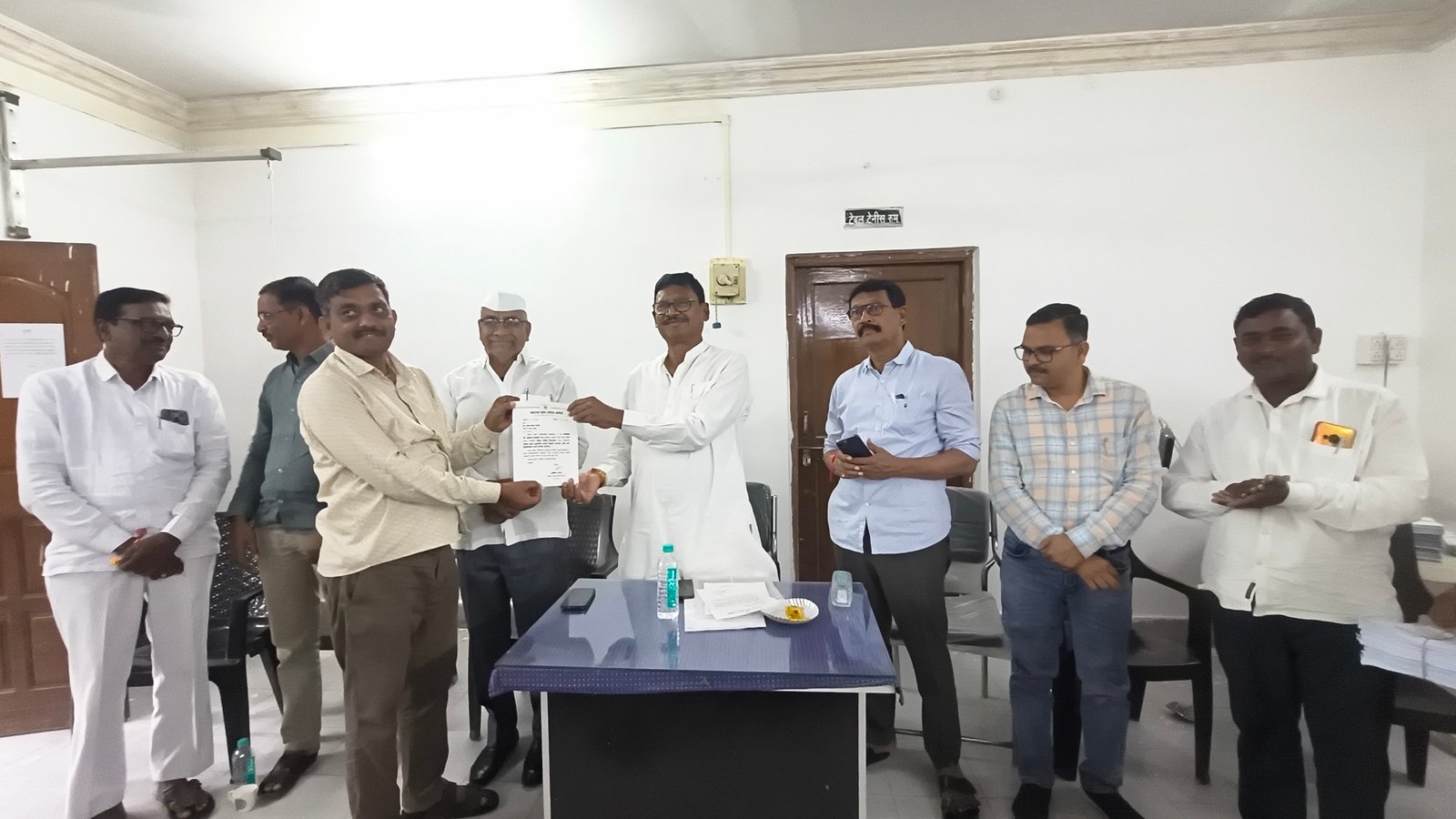 SIR, पदवीधर नोंदणीसह पक्षसंघटन बळकटीकरणाला प्राधान्य द्या. आढावा बैठकीत काँग्रेस जिल्हाध्यक्ष सुभाषभाऊ धोटे यांच्या पदाधिकारी व कार्यकर्त्यांना सूचना