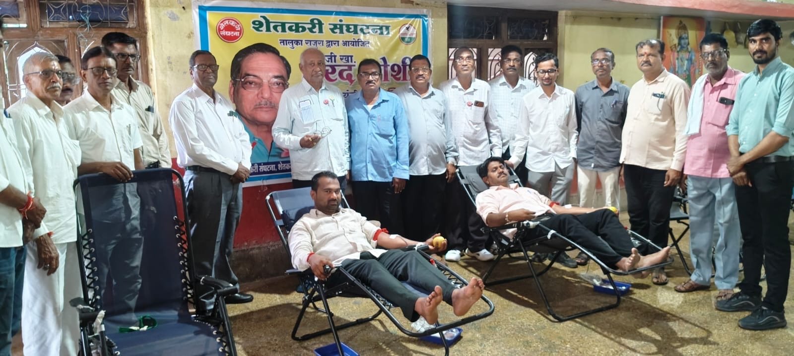 शरद जोशी यांच्या जयंतीनिमित्त रक्तदान शिबिरॲड. वामनराव चटप यांनी केले उदघाटन शरद जोशी यांच्या जयंतीनिमित्त रक्तदान शिबिरॲड. वामनराव चटप यांनी केले उदघाटन