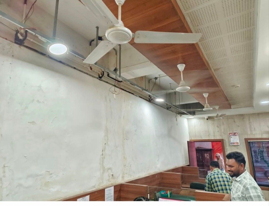 तुमसर नगर परिषदेच्या इमारतीत पीओपी कोसळले तुमसर नगर परिषदेच्या इमारतीत पीओपी कोसळले