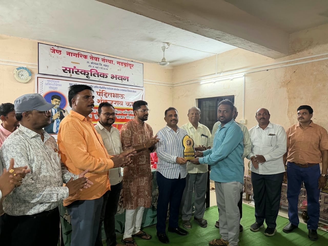 गडचांदुरात पंडित काळे यांच्या वाढदिवसानिमित्त औद्योगिक क्षेत्रातील सुपरवायझर्सचा सन्मान.