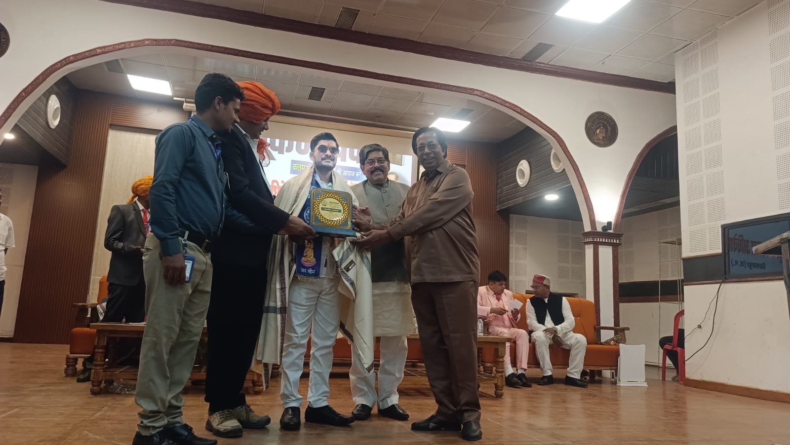 बिलासपूर येथे गणेश भाऊ पारधी यांना ‘राष्ट्रीय गौरव पुरस्कार’ प्रदानराष्ट्रीय अधिवेशनात केंद्रीय राज्यमंत्री, खासदार, आमदारांसह हजारो कार्यकर्त्यांची उपस्थिती