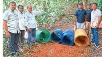 गोबरवाही परिसरात हातभट्टीवर छापे